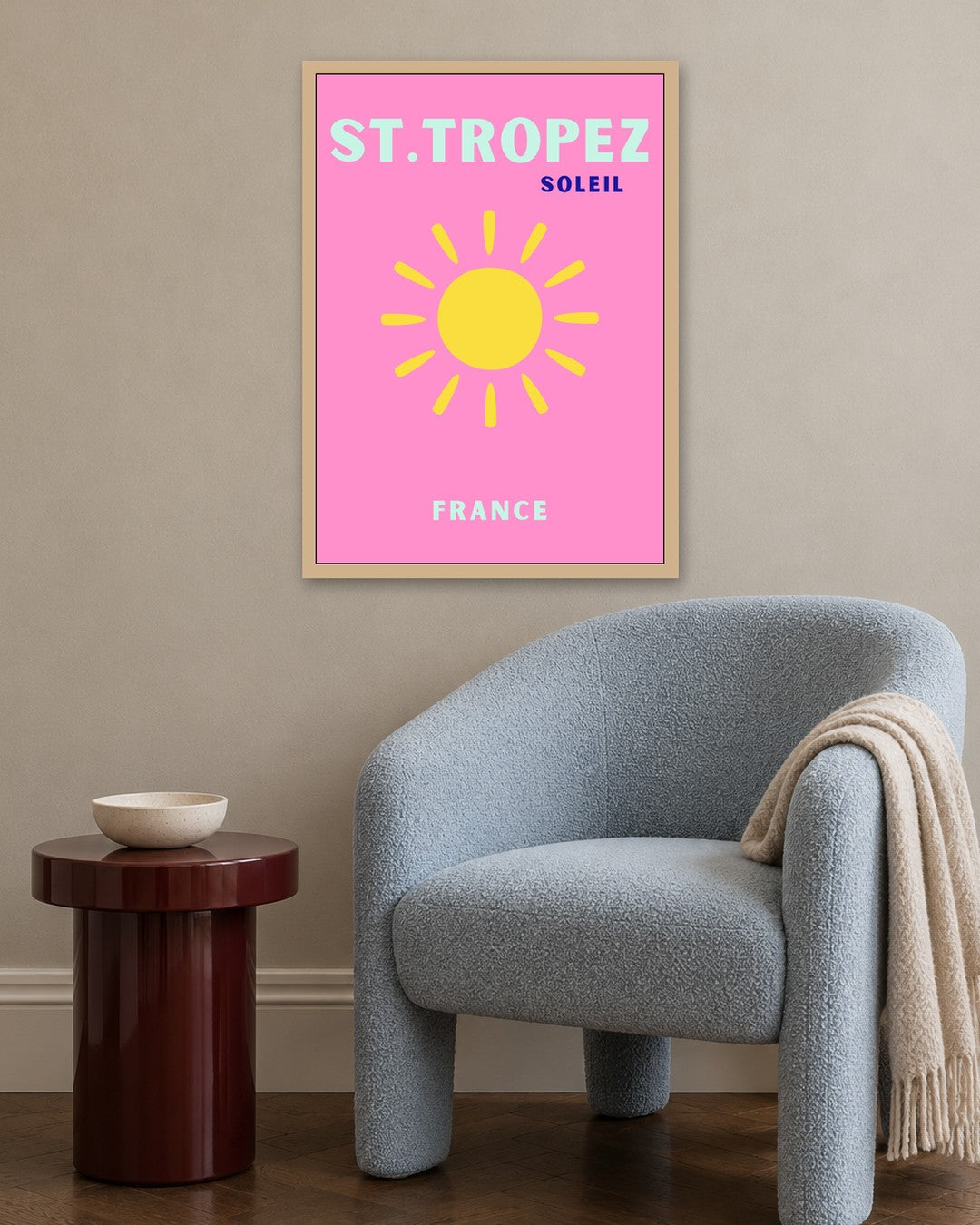 St. Tropez Soleil - oak frame in a room